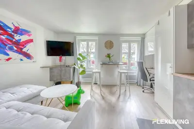Télévision ou salle de divertissement dans l'établissement Magnifique T2 parisien élégant et lumineux