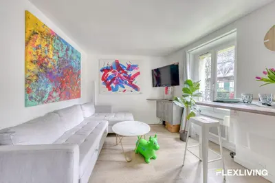 Télévision ou salle de divertissement dans l'établissement Magnifique T2 parisien élégant et lumineux