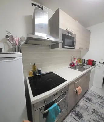 Cuisine ou kitchenette dans l'établissement Beau Duplex
