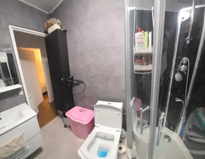 Salle de bains dans l'établissement Beau Duplex