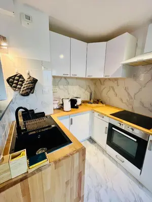 Cuisine ou kitchenette dans l'établissement Votre cocon Paris La Défense