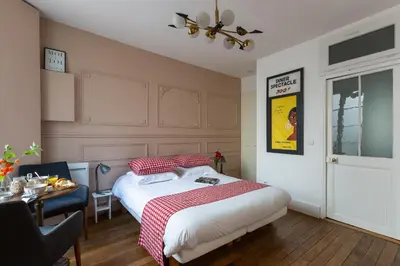 Un ou plusieurs lits dans un hébergement de l'établissement Artisan Lofts courtyard Opéra