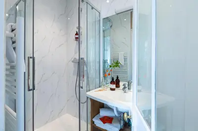Salle de bains dans l'établissement Artisan Lofts courtyard Opéra