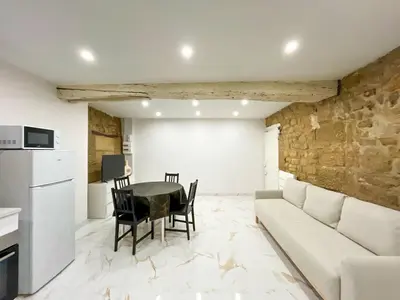 Coin salon dans l'établissement UrbanFlat 223 - Bel Appartement pour 4 Montorgueil
