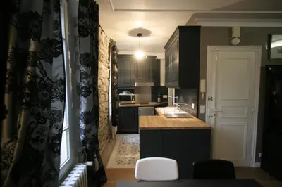 Salle de bains dans l'établissement ParisInteriorsRentals - Beautiful 2 BDR Le Marais NOTRE DAME