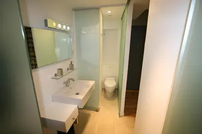 Salle de bains dans l'établissement Paris Interiors Rentals - Le Marais LOUVRE - NOTRE DAME