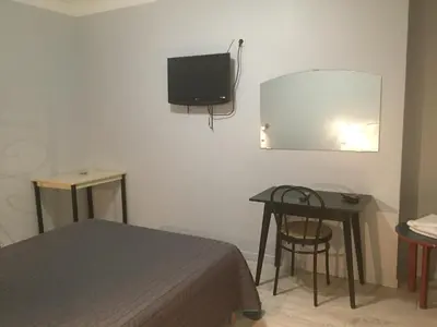 Télévision ou salle de divertissement dans l'établissement Hôtel Allety