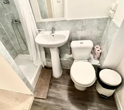Salle de bains dans l'établissement LE Globe