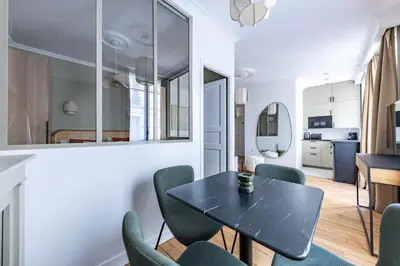 Cuisine ou kitchenette dans l'établissement Brand new apartment Mouffetard Jardin des plantes
