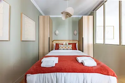 Un ou plusieurs lits dans un hébergement de l'établissement Brand new apartment Mouffetard Jardin des plantes