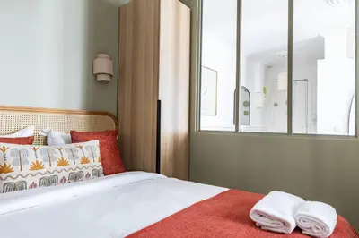 Un ou plusieurs lits dans un hébergement de l'établissement Brand new apartment Mouffetard Jardin des plantes