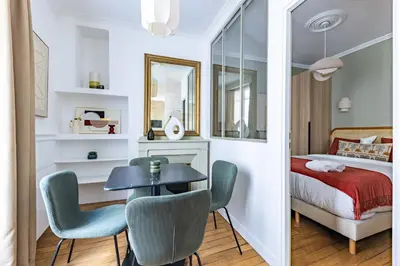 Un ou plusieurs lits dans un hébergement de l'établissement Brand new apartment Mouffetard Jardin des plantes