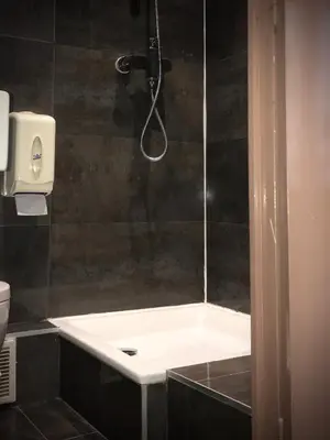 Salle de bains dans l'établissement Plug inn Montmartre by Hiphophostels