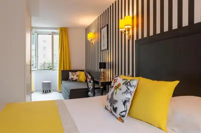 Un ou plusieurs lits dans un hébergement de l'établissement Hotel Riviera Elysees
