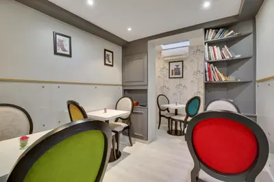 Coin salon dans l'établissement Hotel Riviera Elysees
