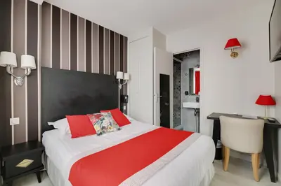 Un ou plusieurs lits dans un hébergement de l'établissement Hotel Riviera Elysees