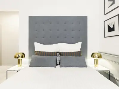 Un ou plusieurs lits dans un hébergement de l'établissement LivinParis - Luxury 3 Bedrooms Le Marais I