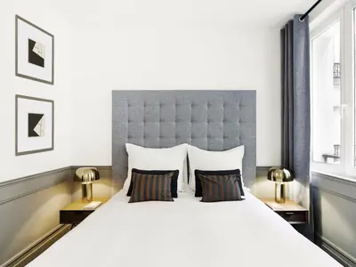 Un ou plusieurs lits dans un hébergement de l'établissement LivinParis - Luxury 3 Bedrooms Le Marais I
