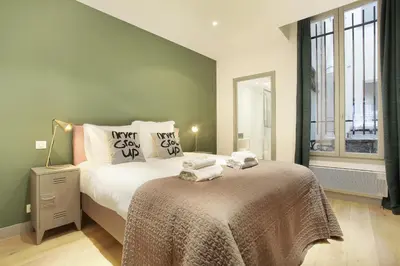 Un ou plusieurs lits dans un hébergement de l'établissement Rent a Room - Residence Bonne Nouvelle
