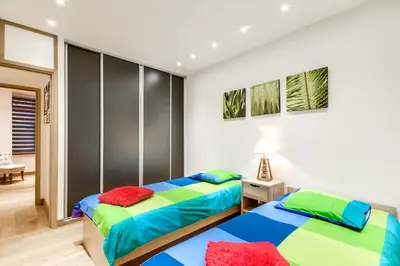 Un ou plusieurs lits dans un hébergement de l'établissement Just Renovated 138m2 On The Seine