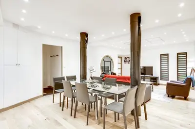 Plan de l'établissement Just Renovated 138m2 On The Seine