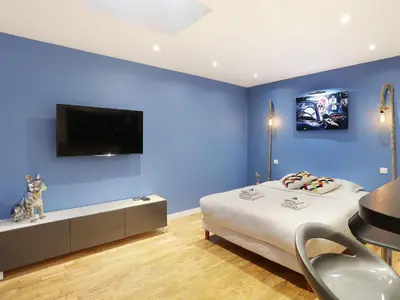 Télévision ou salle de divertissement dans l'établissement Rent a Room - Residence Caire, Montorgueil