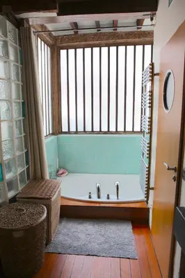 Salle de bains dans l'établissement Loft character with a view of court
