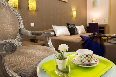 Coin salon dans l'établissement Hotel De La Cite Rougemont