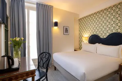 Un ou plusieurs lits dans un hébergement de l'établissement Hotel Michelet Odeon