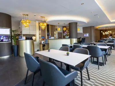 Restaurant ou autre lieu de restauration dans l'établissement Novotel Suites Paris Expo Porte de Versailles