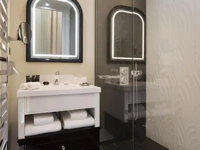 Salle de bains dans l'établissement Le Narcisse Blanc