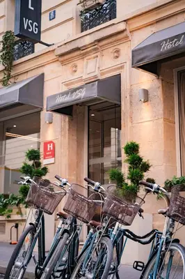 Vélo sur le terrain de l'établissement Hôtel Vendome Saint-Germain ou dans les environs