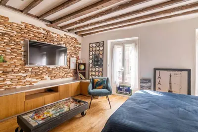 Télévision ou salle de divertissement dans l'établissement Relais Cocorico 