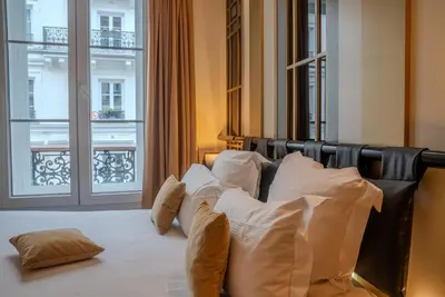 Un ou plusieurs lits dans un hébergement de l'établissement Secret de Paris - Hotel & Spa