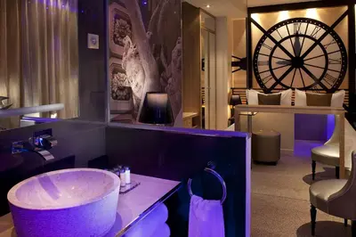 Coin salon dans l'établissement Secret de Paris - Hotel & Spa