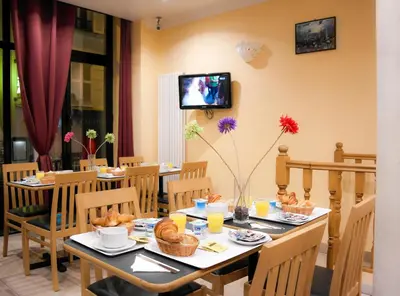 Télévision ou salle de divertissement dans l'établissement Hotel Audran