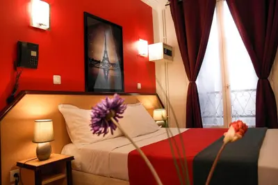 Un ou plusieurs lits dans un hébergement de l'établissement Hotel Audran