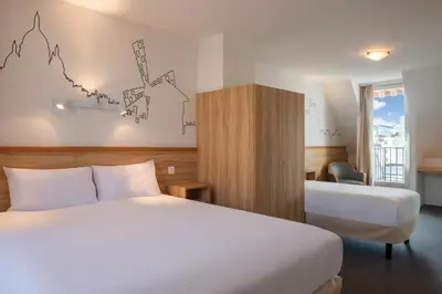 Un ou plusieurs lits dans un hébergement de l'établissement Pacific Hotel Fondary
