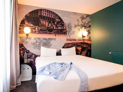Un ou plusieurs lits dans un hébergement de l'établissement ibis styles Paris Montmartre Batignolles