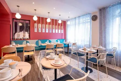 Coin salon dans l'établissement ibis styles Paris Montmartre Batignolles