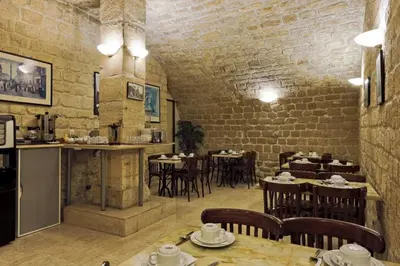 Restaurant ou autre lieu de restauration dans l'établissement Hotel Americain