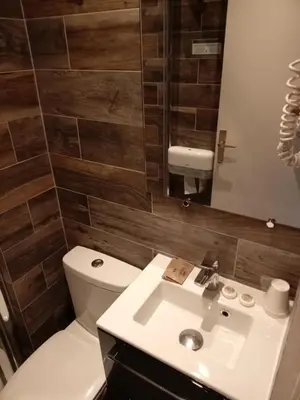 Salle de bains dans l'établissement Hotel Modern Est