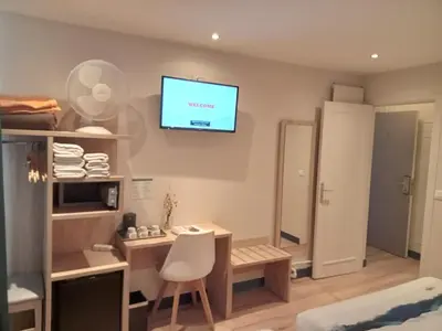 Un ou plusieurs lits dans un hébergement de l'établissement Hotel Modern Est