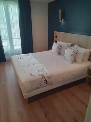 Un ou plusieurs lits dans un hébergement de l'établissement Hotel Modern Est