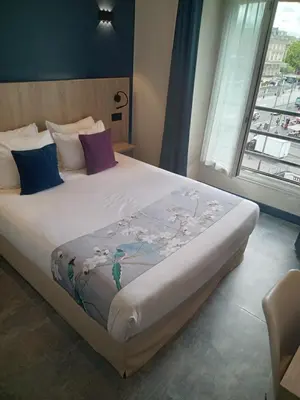 Un ou plusieurs lits dans un hébergement de l'établissement Hotel Modern Est