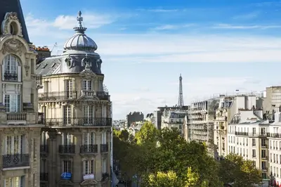 Vue générale sur Paris ou vue de la ville depuis l'hôtel