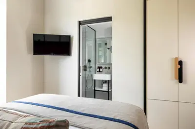 Un ou plusieurs lits dans un hébergement de l'établissement Hôtel Raspail Montparnasse