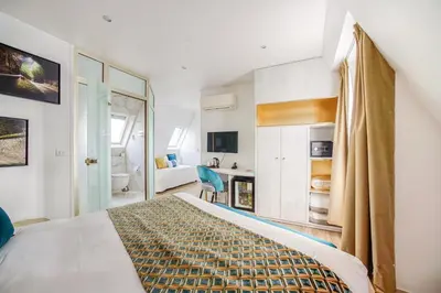 Télévision ou salle de divertissement dans l'établissement Queens Boutique Hotel