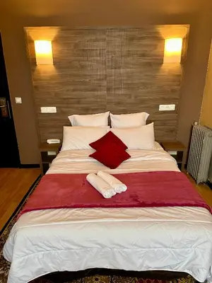 Un ou plusieurs lits dans un hébergement de l'établissement Hotel Victor Hugo