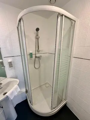 Salle de bains dans l'établissement Hotel Victor Hugo